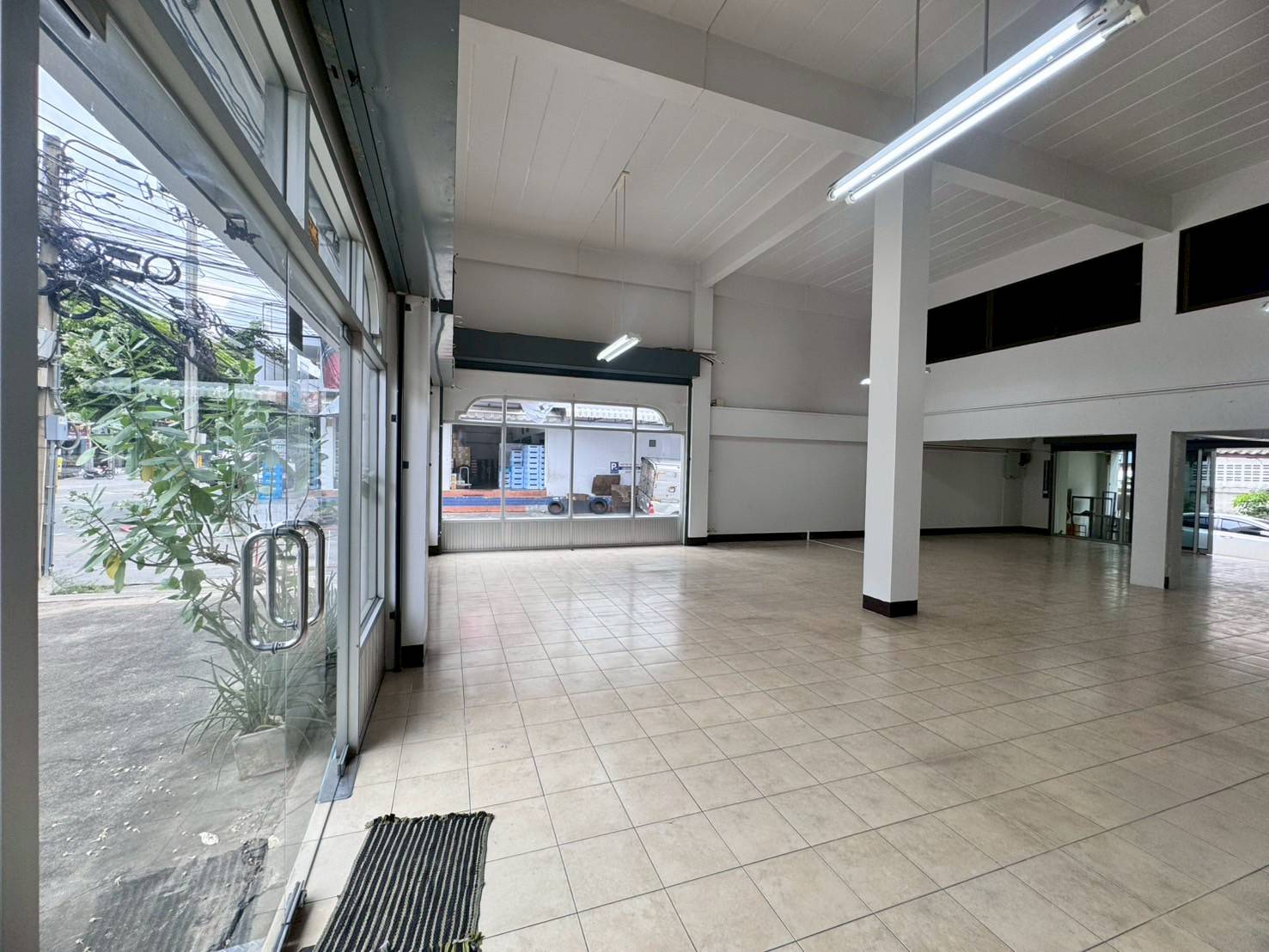 ให้เช่าอาคารพาณิชย์หลังมุม 2 คูหา 4 ชั้น ถนนอุดมสุข ทำเลดี (N.1865)