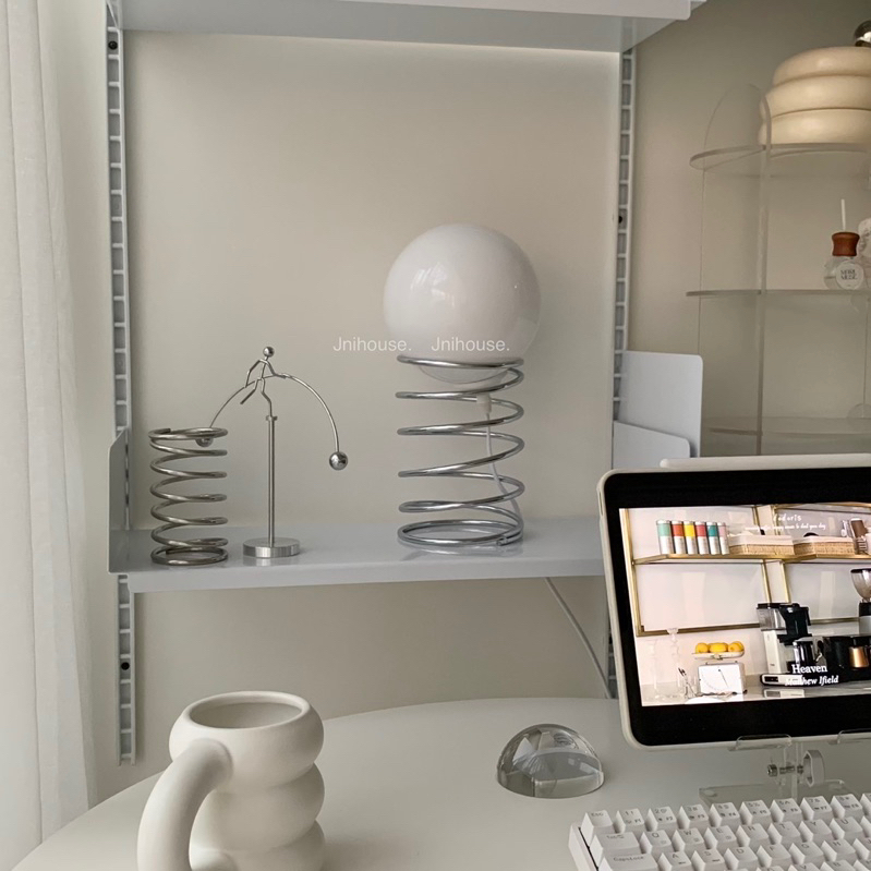 [พร้อมส่ง] Jnihouse : Lunar Spring Lamp โคมไฟตั้งโต๊ะ