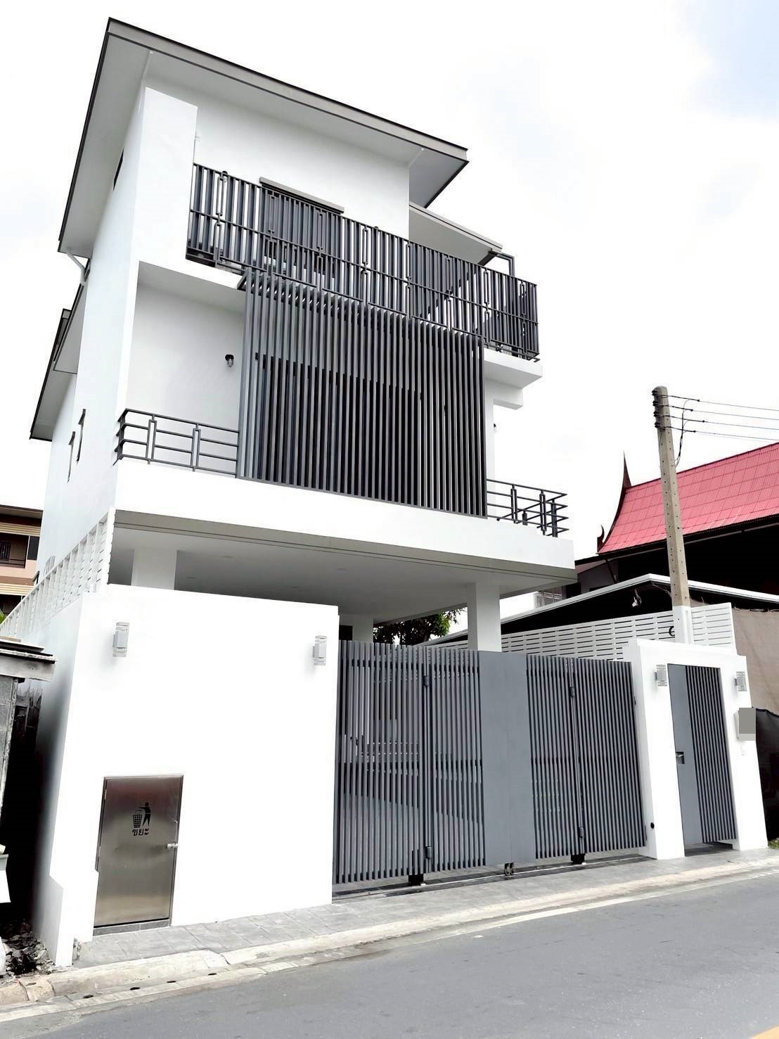 ให้เช่าทาวน์โฮม 3 ชั้น ใกล้หมู่บ้านนักกีฬาแหลมทอง บ้านรีโนเวทใหม่พร้อมอยู่ (N.1874)