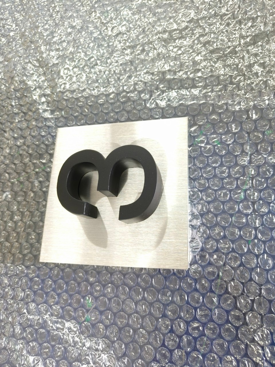 อักษรเเสตนเลส เลข 3 พ่นสีดำ