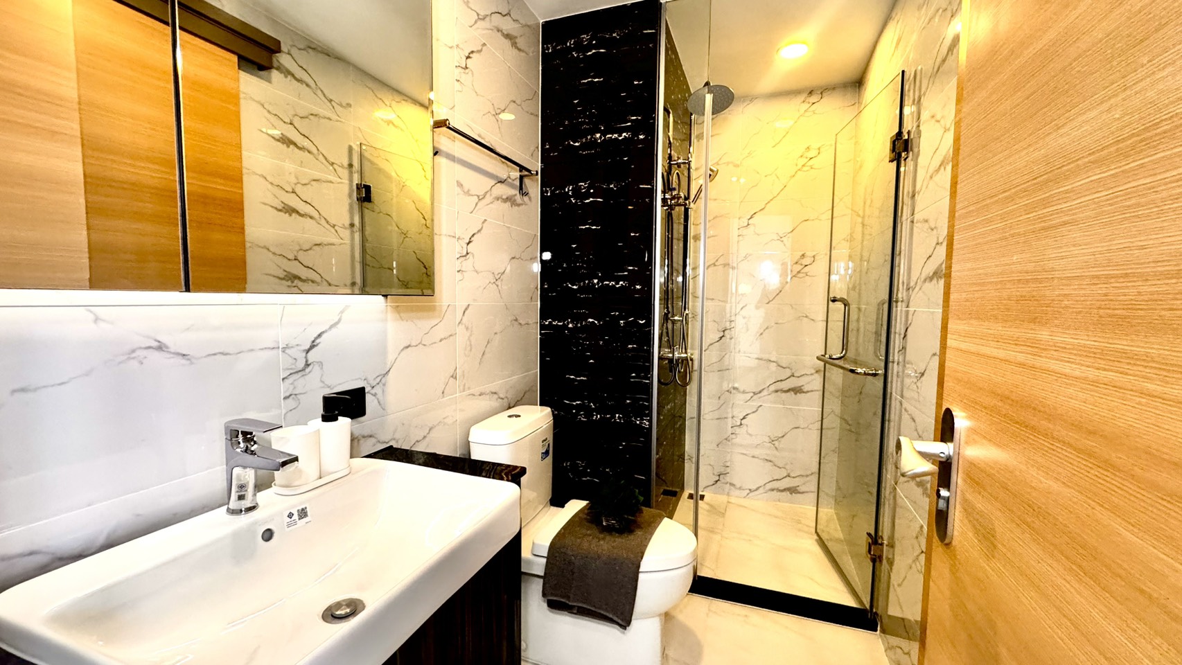 💎 Sapphire Rama 3 – The Riverside Luxury Bangkok Thailand Condominium 💎 “Invest today — live luxuriously, earn steadily.” ✨ Ready to move in!