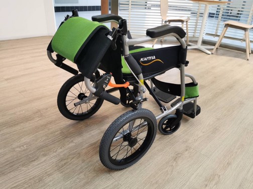รถเข็นวีลแชร์น้ำหนักเบา อลูมินัมอัลลอยด์คาร์ม่า รุ่น Ergo Lite (WheelChair KARMA Ergo Lite) น้ำหนักเบาเพียง 8.5 กก. เบากว่าทุกรุ่นของคาร์ม่า พับได้ เหมาะสำหรับเดินทาง (รุ่นยอดนิยม)
