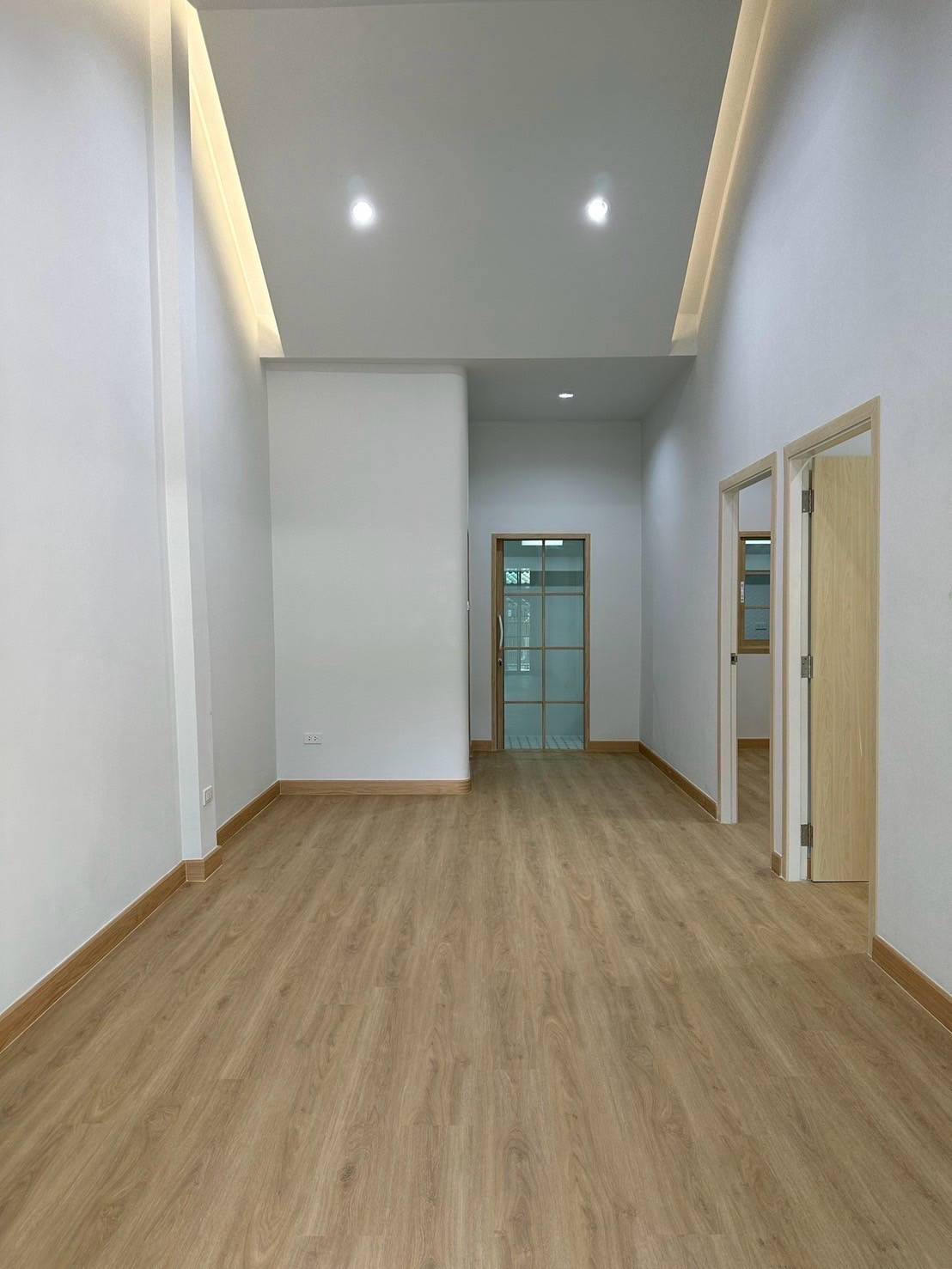ขายทาวน์เฮ้าส์ หมู่บ้านทอรุ้ง บ้านหลังมุม รีโนเวทใหม่ทั้งหลัง (N.1627)