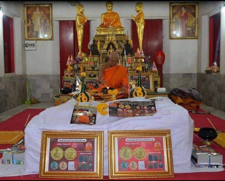 เหรียญกลมมหาเศรษฐีต่อวาสนา รุ่น2 เลขสวย117 เนื้อเงิน (หลวงปู่ลอง วัดวิเวกวายุพัด เจ้าตำหรับ ต่อเส้นวาสนา พารวย)