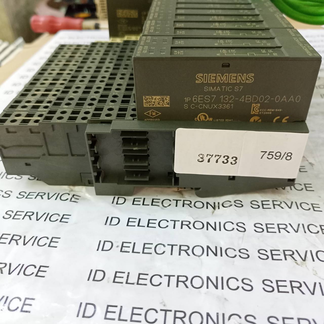 PLC " SIEMENS " MODEL : 6ES7 132-4BD02-0AA0