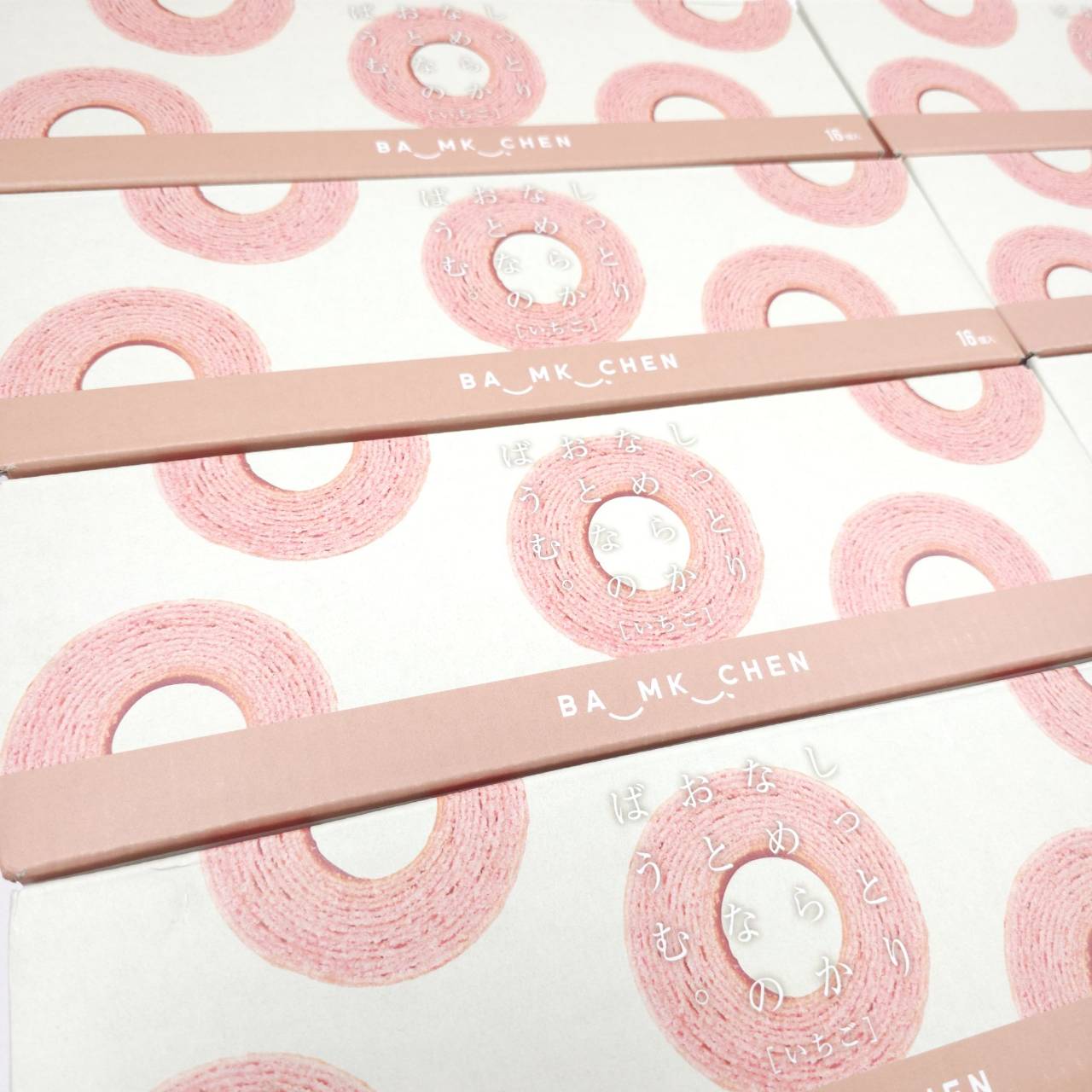 เค้กขอนไม้ MOIST AND SMOOTH Baumkuchen Strawberry