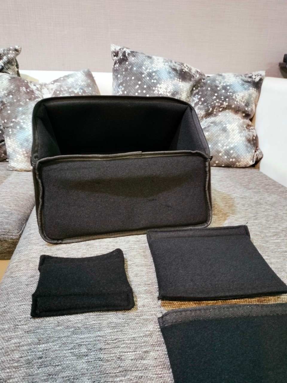 กระเป๋ากันกระแทก ( ใบกลาง )