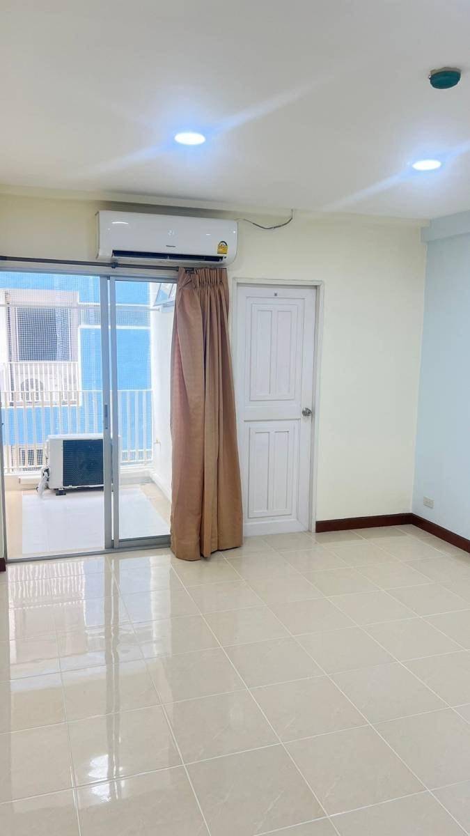 *ขายด่วน และถูกมาก เดอะ คัลเลอร์ ลีฟวิ่ง คอนโดมิเนียม ติดถนนเทพารักษ์ * (N.1075)