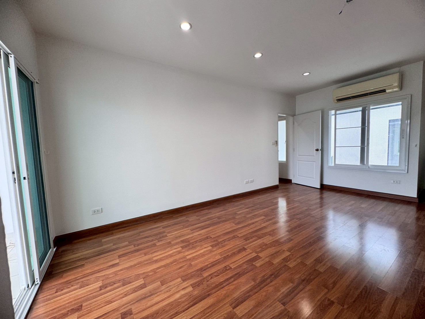 ขายทาวน์โฮม หมู่บ้านดิเอ็กซ์คลูซีฟ พัฒนาการ44 (The Exclusive-Pattanakarn44) ใกล้ APL หัวหมาก (N.1915)