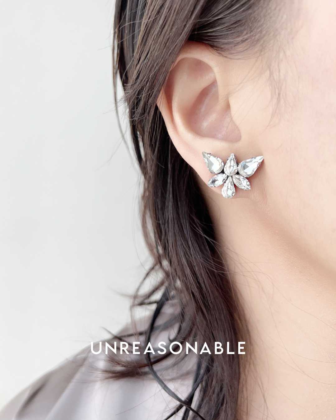 ต่างหู สีแดง ต่างหูคลิป ต่างหูก้านเงินแท้ น้ำหนักเบา สวยใส่สบาย UA0784-01 Unreasonable Accessories
