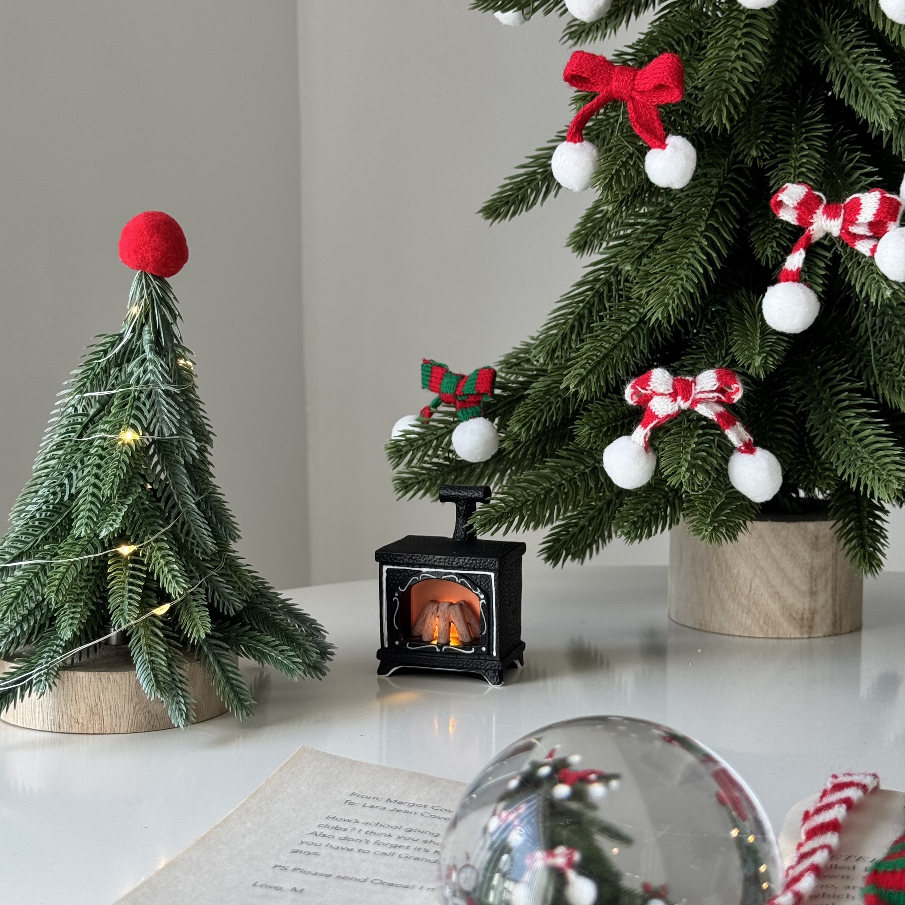 [พร้อมส่ง] Jnihouse : Little Christmas Tree (ต้นคริสต์มาสเล็ก+บอลแดง+ไฟประดับ)