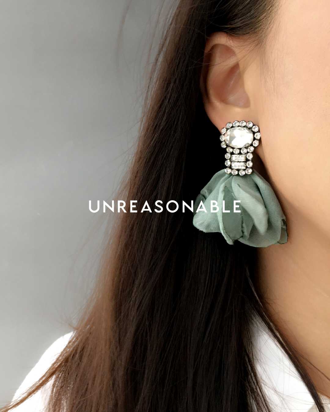 ต่างหู สีเขียว ต่างหูคลิป ต่างหูก้านเงินแท้ น้ำหนักเบา สวยใส่สบาย UA0717-02 Unreasonable Accessories