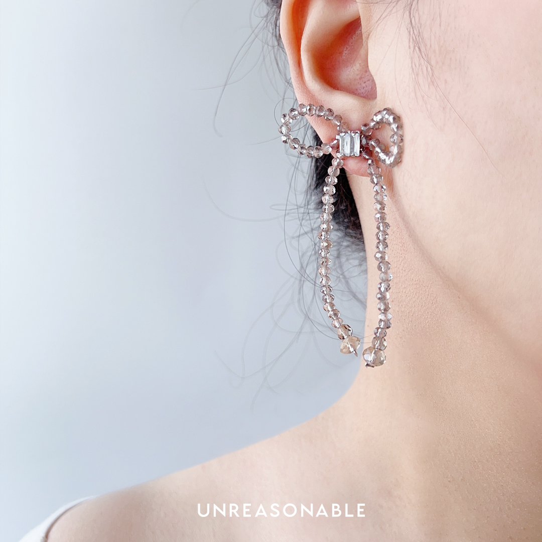 ต่างหูโบว์ Smokey Glass Bead ต่างหูคลิป ต่างหูก้านเงินแท้ น้ำหนักเบา UA0925-01 Unreasonable Accessories
