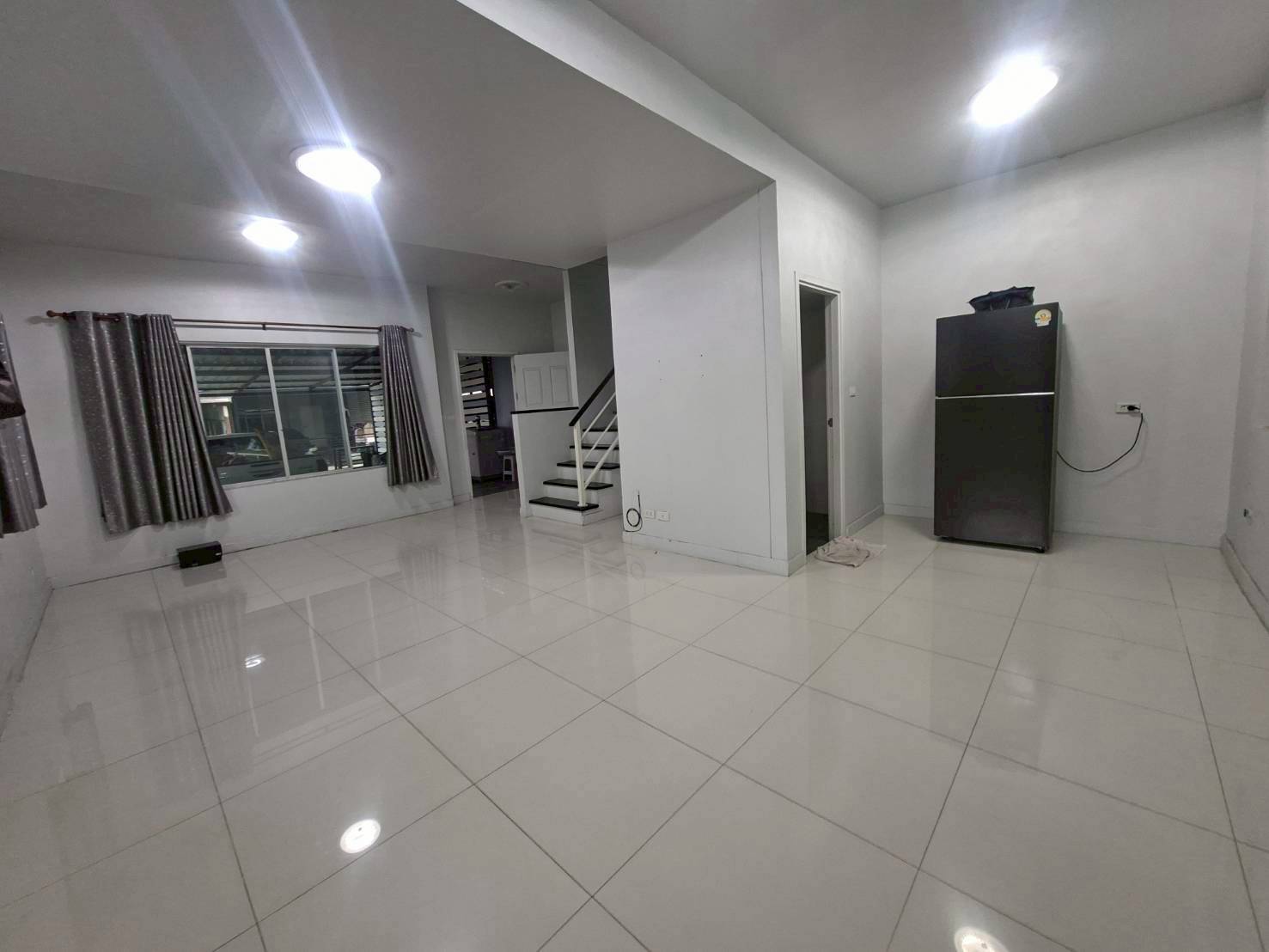 ให้เช่าทาวน์เฮ้าส์ 2 ชั้น The connect 12a กิ่งแก้ว 37 พร้อมอยู่ (N.1916)