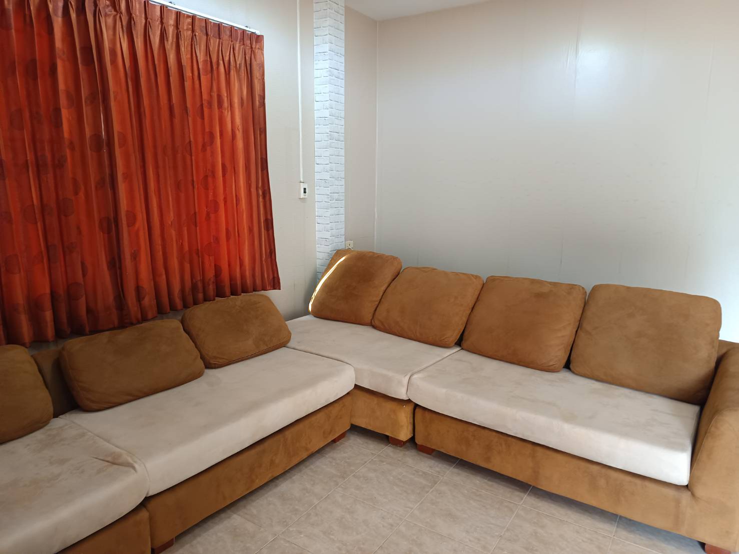 ขายบ้านเดี่ยว พฤกษาแลนด์ หนองชาก บ้านบึง ชลบุรี ราคาดีที่สุดในย่านนี้! เพียง 2.99 ล้านบาท บนพื้นที่กว้างขวางถึง 93.4 ตร.ว. ขนาด 2 ห้องนอน 2 ห้องน้ำ พร้อมห้องครัว ห้องทานข้าว และห้องรับแขก แถมเฟอร์นิเจอร์และแอร์ 2 เครื่อง จอดรถสบายๆ ได้ถึง 7 คัน! (ในบ้าน 4