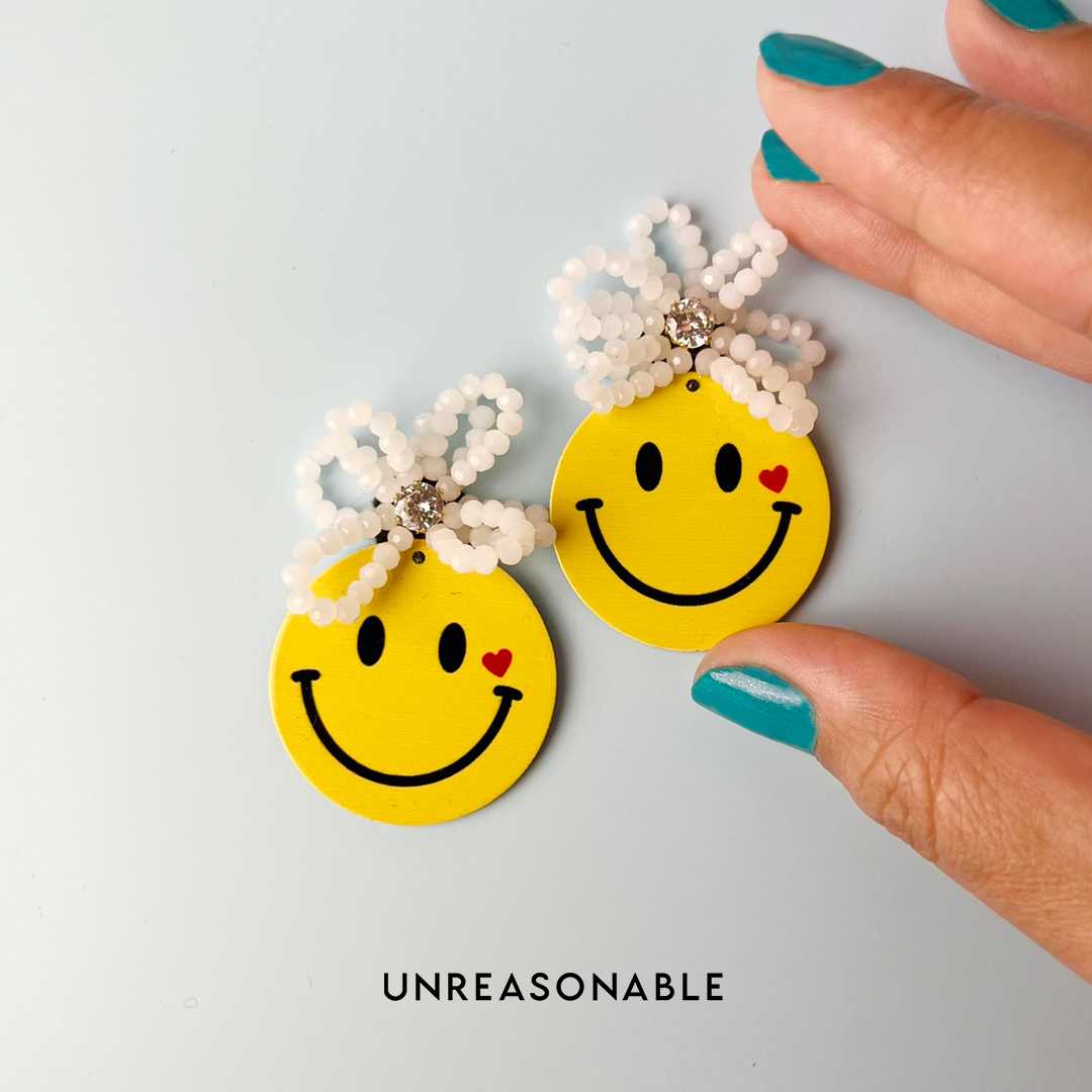 ต่างหู SMILEY สีเหลือง ต่างหูคลิป ต่างหูก้านเงินแท้ น้ำหนักเบา UA0827-01 Unreasonable Accessories
