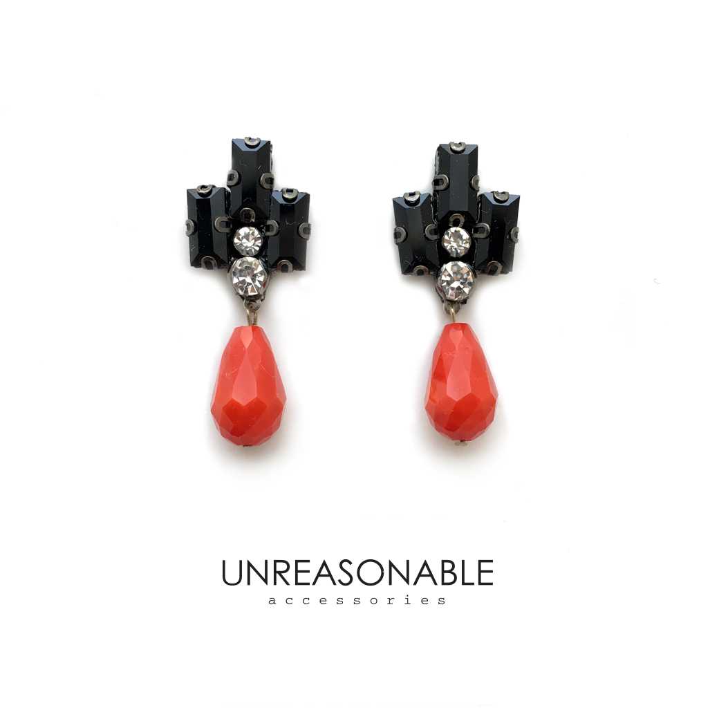 ต่างหู Drop สีดำ Drop สีแดง ต่างหูคลิป ต่างหูก้านเงินแท้ น้ำหนักเบา สวยใส่สบาย UA0594-06 Unreasonable Accessories