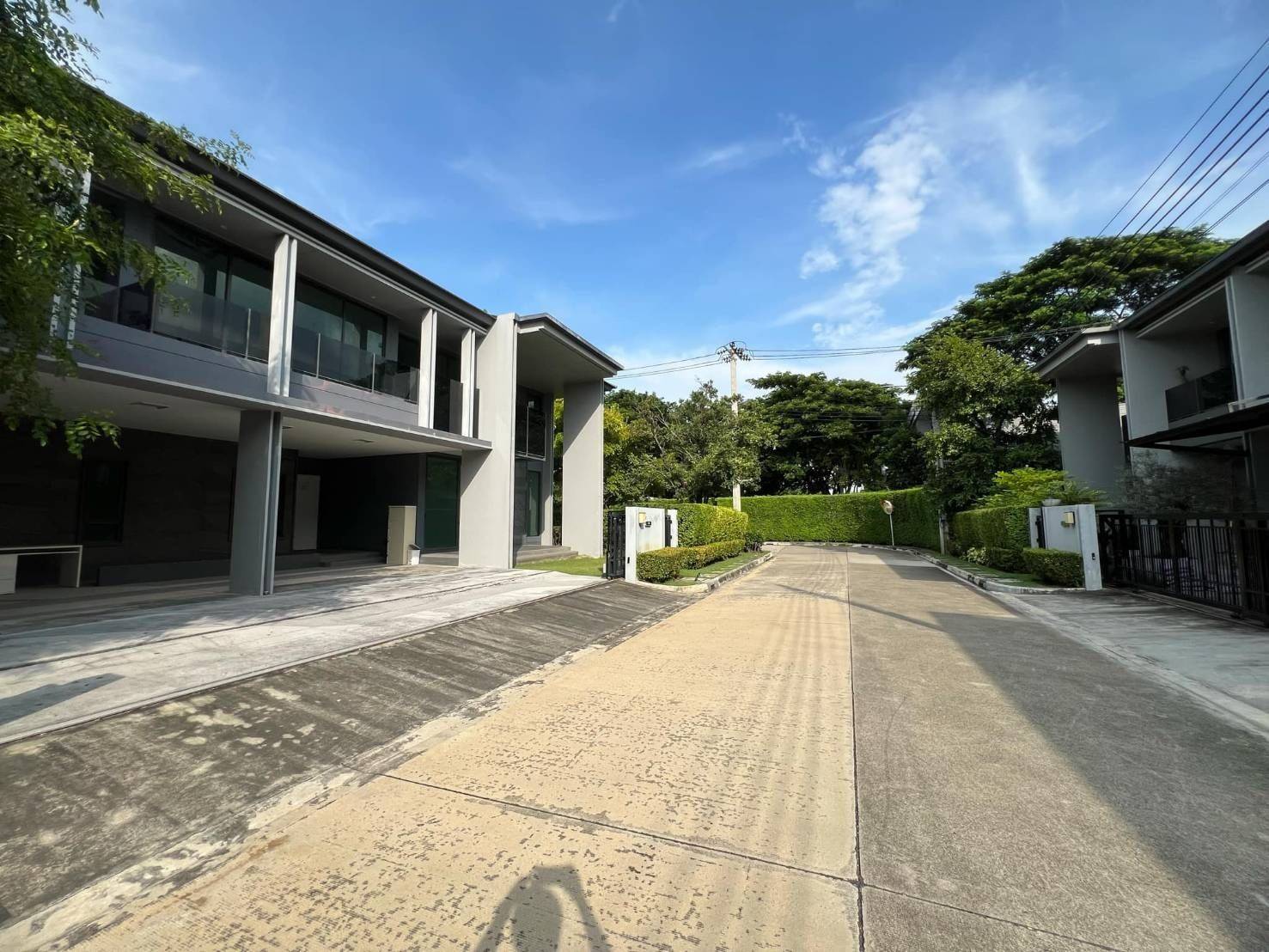 ขายบ้านเดี่ยว 2 ชั้น หมู่บ้าน เศรษฐสิริกรุงเทพกรีฑา 2 ทำเลดี ที่ดินใหญ่บรรยากาศรีสอร์ท ซ.ประชาร่วมใจ แขวงหัวหมาก เขตบางกะปิ (N.1457)