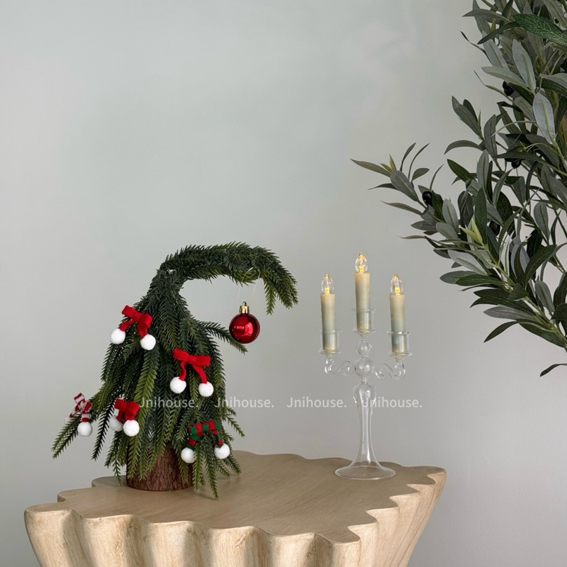 [พร้อมส่ง] Jnihouse : Twinkle Christmas Tree (ต้นคริสต์มาสปลายโค้ง บอลแดง)