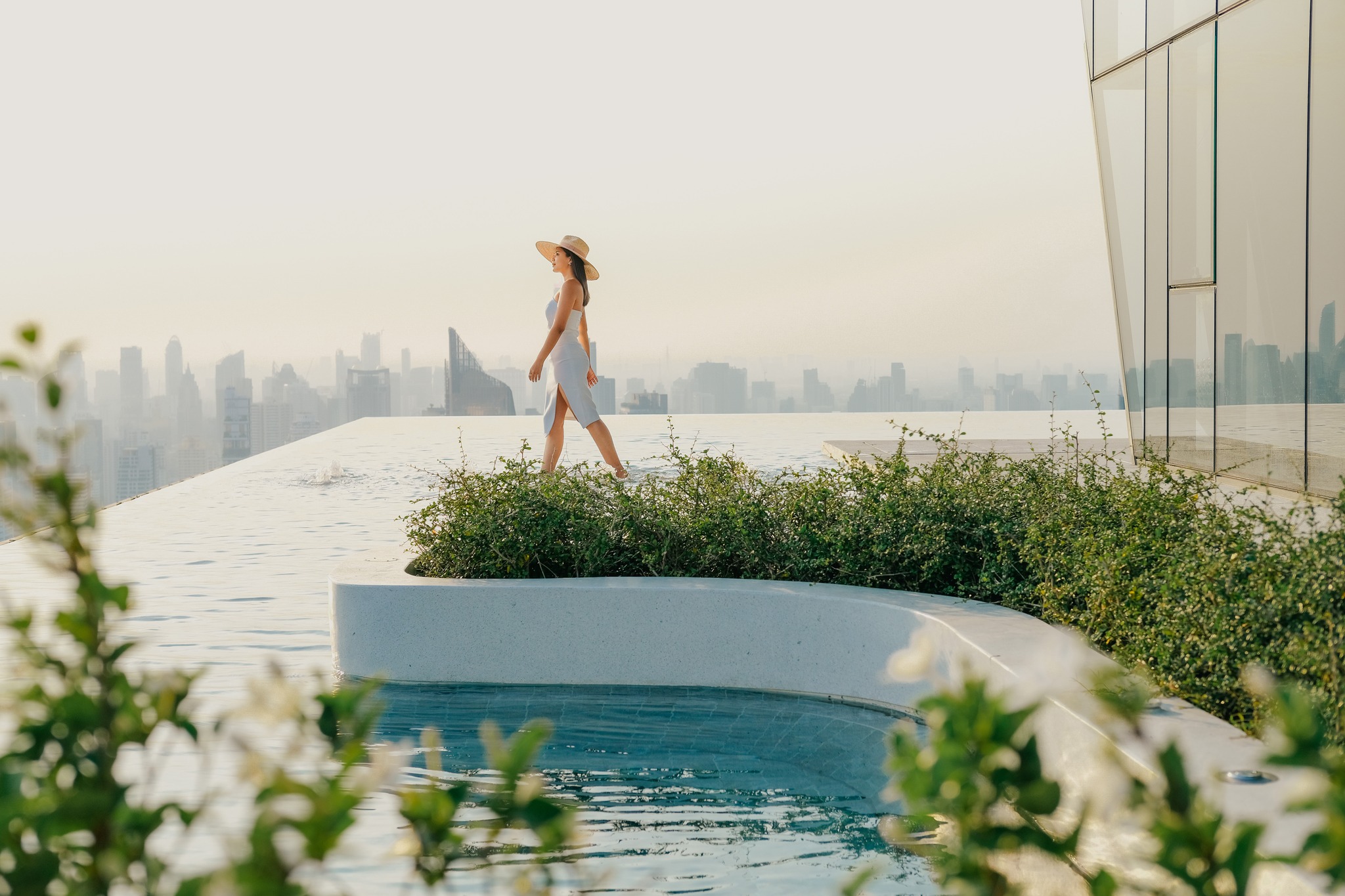 Cloud Thonglor–Phetchaburi Condominium Experience and prove for yourself the true value of location, luxury, and lifestyle — a high-end condominium offering over 4,000 sq.m. of full-facility common areas, the most comprehensive in this district.