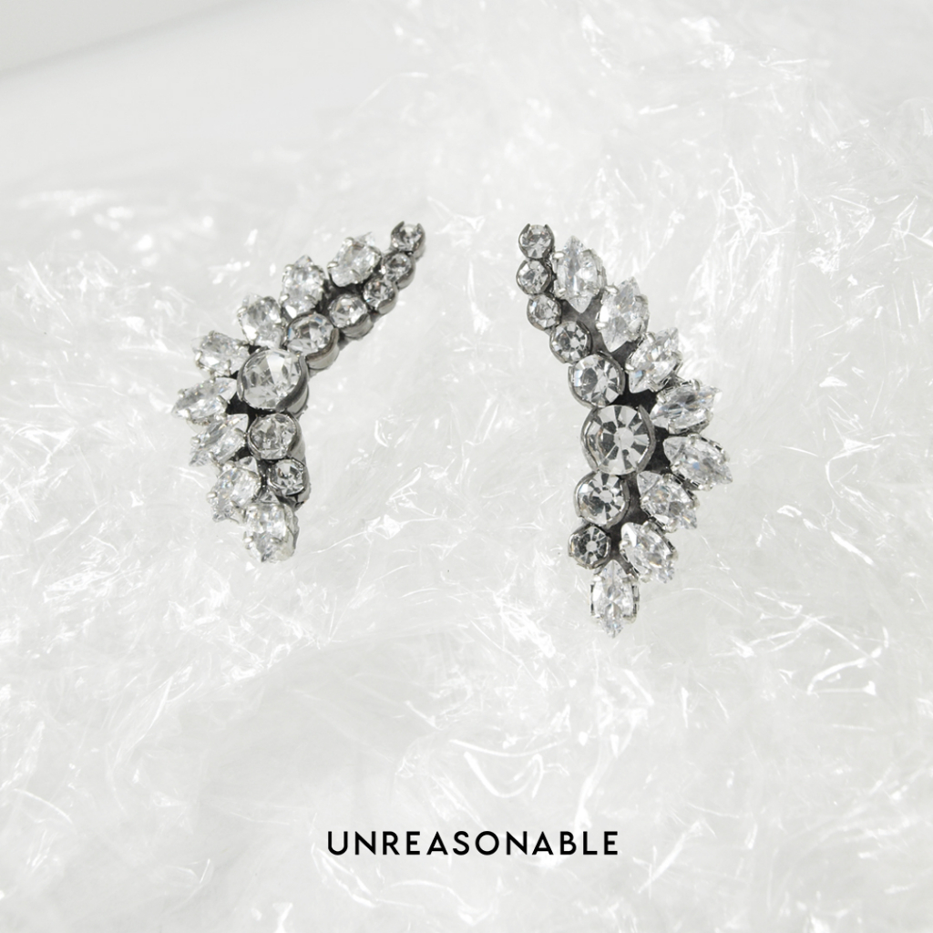 ต่างหู Crystal ต่างหูคลิป ต่างหูก้านเงินแท้ น้ำหนักเบา สวยใส่สบาย UA0857-01 Unreasonable Accessories