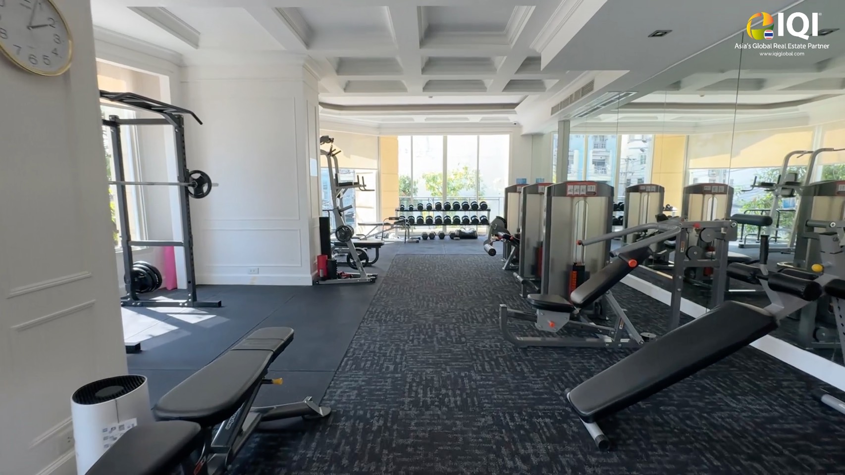 ขายด่วน! Condo Royce Private Residences คอนโดหรูใจกลางสุขุมวิท ใกล้ BTS และ MRT อโศก เพียง 950 เมตร Royce Private Residences สุขุมวิท 31 พื้นที่กว้างขวาง 176 ตร.ม. เทียบเท่าบ้านเดี่ยว บนทำเลกลาางเมือง เหมาะสำหรับครอบครัวที่ต้องการพื้นที่ใช้สอยกว้างขวาง 3