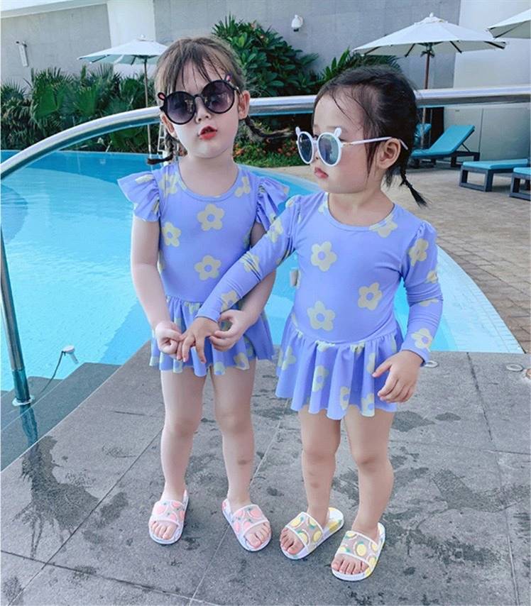 ชุดว่ายน้ำเด็กหญิง กระโปรงกางเกง หวานๆ แขนกุด และ แขนยาว ไซส์เด็กโต ค่อนข้างใหญ่ กันแดด กันยูวี พร้อมส่ง