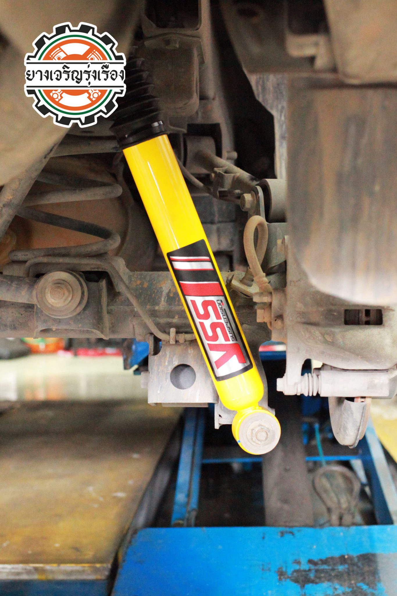 ISUZU Mu-X อัพเกรดช่วงล่างให้นุ่มหนึบ [+] YSS DTG กระบอกเหลือง เซ็ทโช๊คอัพ หน้า/หลัง = 10,900 บาท ล้อเดิม ยางเดิม ก็ขับสนุกได้ [+] พร้อมบริการติดตั้ง + Set up ให้เหมาะกับยาง [+] ขับสนุกด้วยบริการ ตั้งศูนย์ละเอียดให้เหมาะกับการใช้งานและลักษณะของช่วงล่าง ——————————— โทร : 08-6544-5963 บุ๊ก และทีมงาน ยินดีต้อนรับครับ 𝙊𝙪𝙧 𝙎𝙚𝙧𝙫𝙞𝙘𝙚 บริการทางร้าน เรารับทำอะไรบ้าง 🔧 ติดตั้งยางแบบไร้รอย 100% 🔧 บริการสลับยาง ตามอายุ 🔧 มียางรถยนต์ทุกยี่ห้อให้เลือกซื้อ 🔧 เช็คช่วงล่าง แก้ปัญหาให้ตรงจุด 🔧 บริการล้างลิ้นปีกผีเสื้อ 🔧 บริการเช็คระยะรถยนต์ 🔧 เปลี่ยนถ่ายของเหลวทั้งระบบ 🔧 ตั้งศูนย์ด้วยเครื่อง HUNTER นำเข้าจาก USA #รถยนต์มีปัญหาไม่รู้ต้องแก้ตรงไหน ทางเรายินดี ตรวจหาปัญหาและหาวิธีแก้ บอกลูกค้าก่อนลงมือทำเสมอราคาเป็นธรรมไม่เอาเปรียบ สบายใจคุณลูกค้า ———————————- ดูแลให้คำปรึกษาทุกปัญหาคาใจ ไม่ทิ้งลูกค้า มีบริการหลังการขาย 【ให้ผู้เชี่ยวชาญของเรา ดูแลรถคุณ】 ร้านยางเจริญรุ่งเรือง ยินดีต้อนรับครับ ———————————- #โช๊คอัพรถยนต์ #monroe #yss #kayaba #profender #ร้านยางเจริญรุ่งเรือง #นนทบุรี #งามวงศ์วาน #amsfix #บริการช่วงล่างรถยนต์ #ซ่อมบำรุงช่วงล่าง #เซทอัพโช๊คอัพรถยนต์