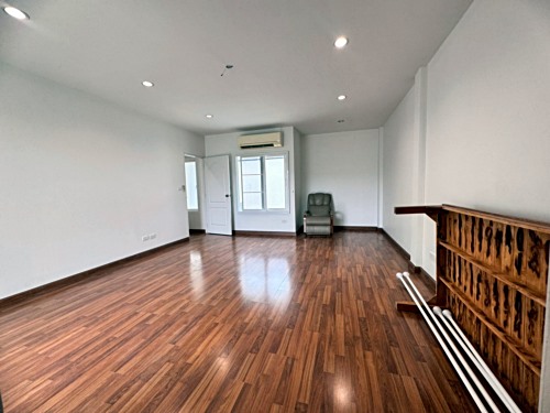 ให้เช่าทาวน์โฮม หมู่บ้านดิเอ็กซ์คลูซีฟ พัฒนาการ44 (The Exclusive-Pattanakarn44) ใกล้ APL หัวหมาก (N.1915)