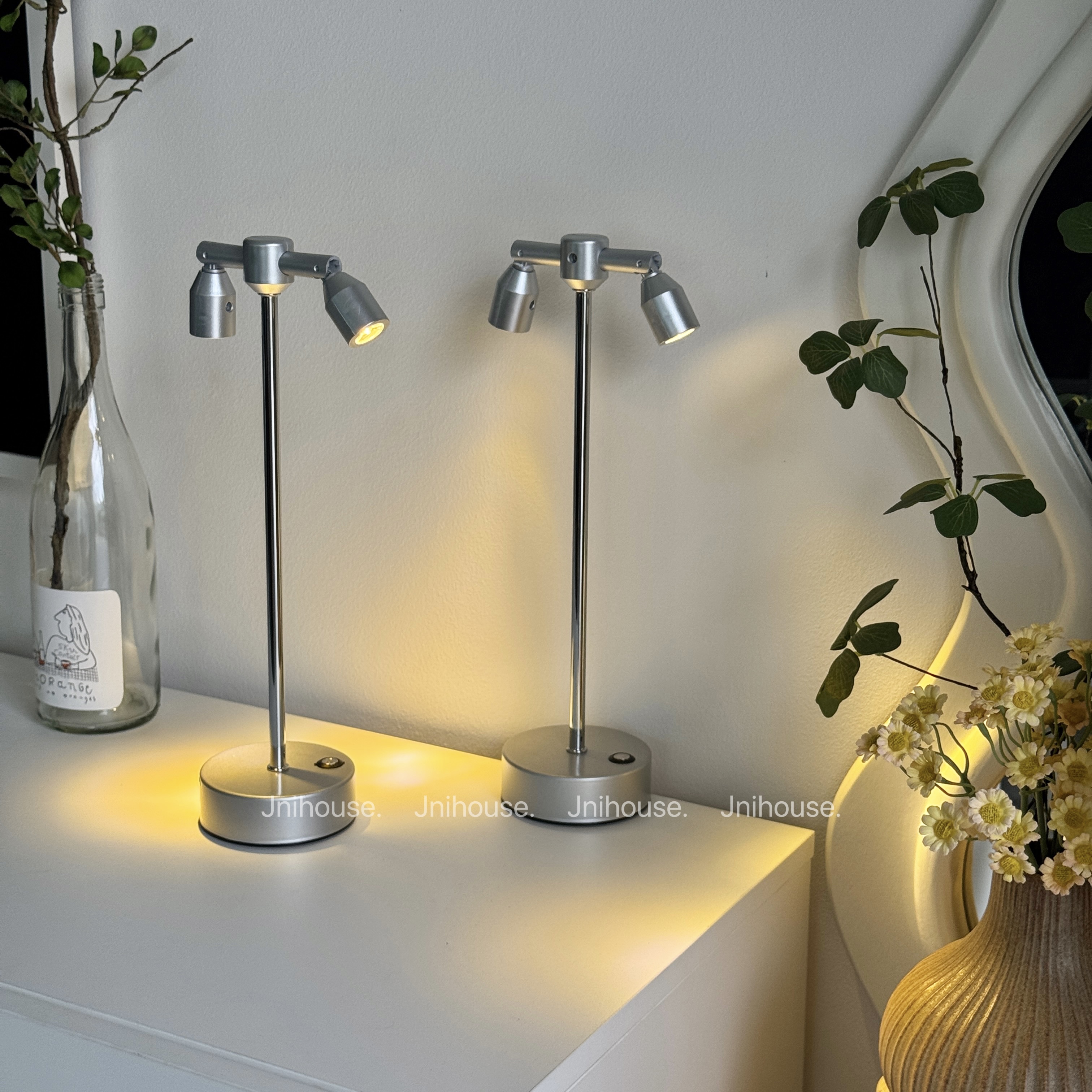 [พร้อมส่ง] Jnihouse : Adjustable LED Lamp โคมไฟตั้งโต๊ะ