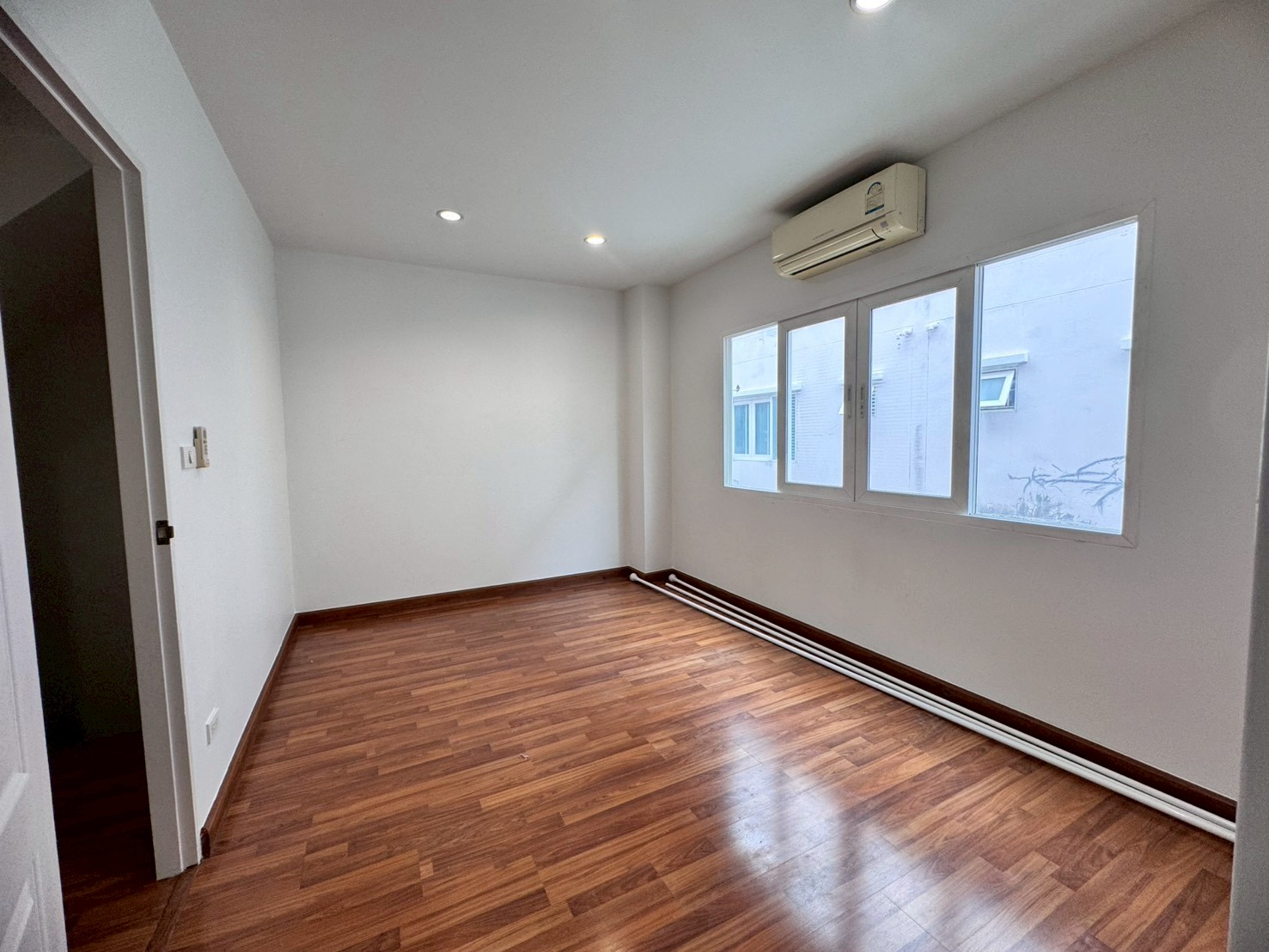 ขายทาวน์โฮม หมู่บ้านดิเอ็กซ์คลูซีฟ พัฒนาการ44 (The Exclusive-Pattanakarn44) ใกล้ APL หัวหมาก (N.1915)