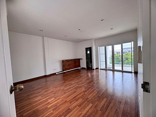 ให้เช่าทาวน์โฮม หมู่บ้านดิเอ็กซ์คลูซีฟ พัฒนาการ44 (The Exclusive-Pattanakarn44) ใกล้ APL หัวหมาก (N.1915)