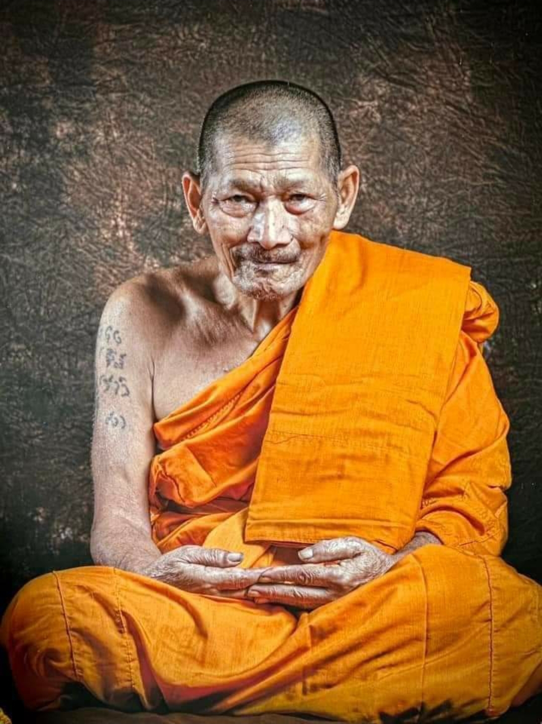 พระผงนั่งเมฆ "เลื่อนยศ" หลวงปู่ศิลา สิริจันโท