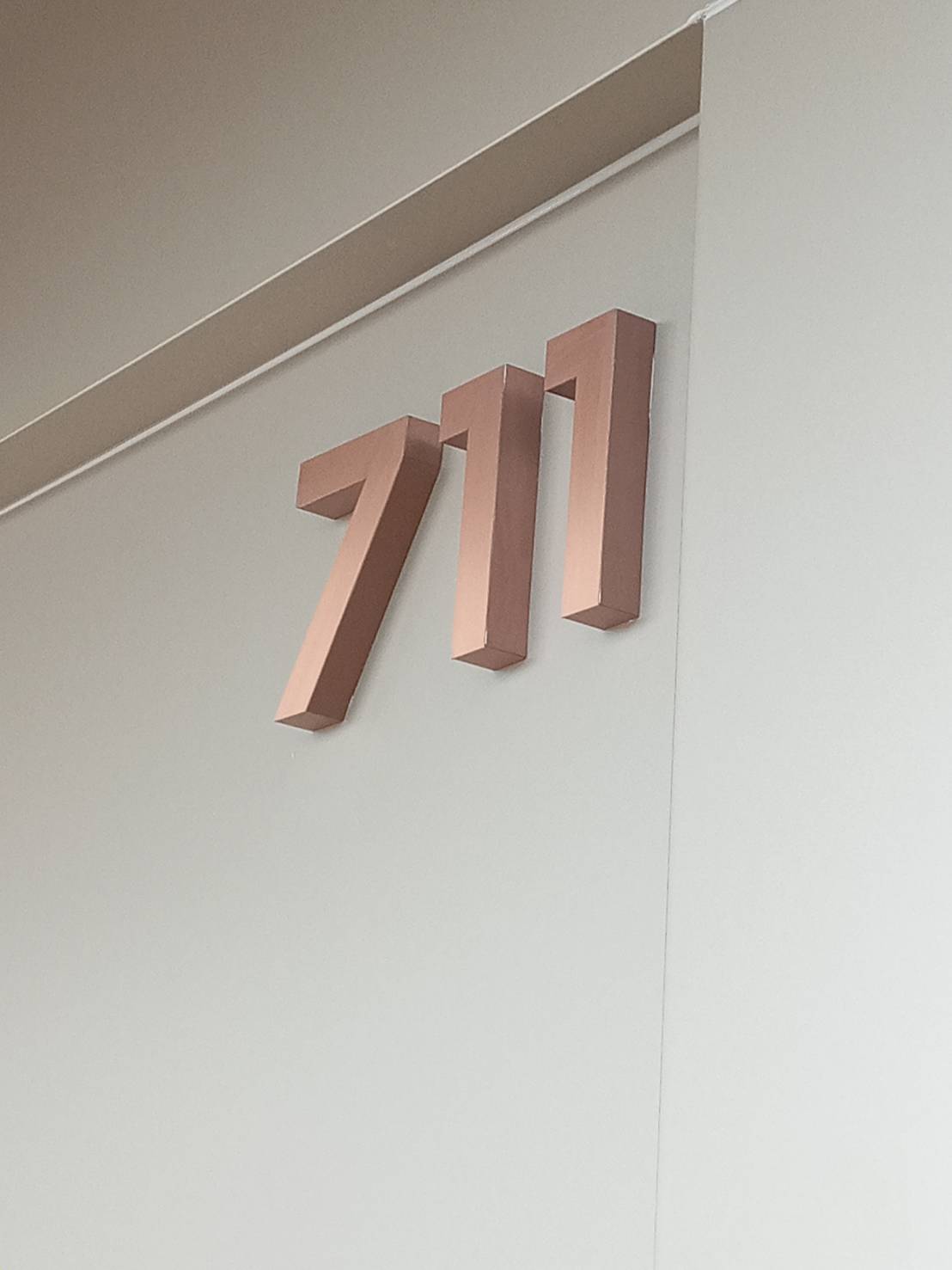 ป้ายอักษรสแตนเลสหน้าทองแฮร์ไลน์ยกขอบ ป้ายบริษัท ป้ายอาคาร ป้ายบ้านเลขที่