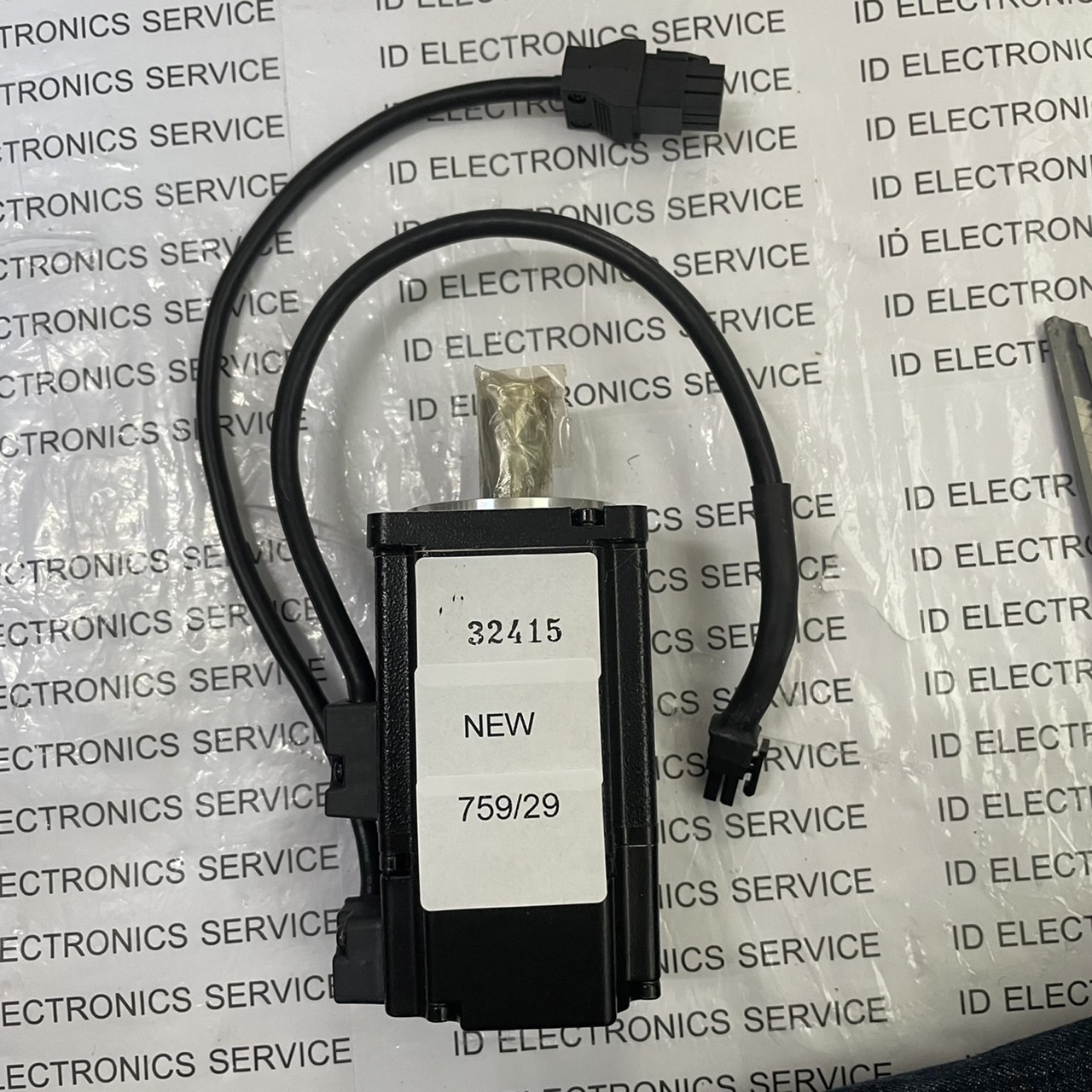 SERVO MOTOR " SCHNEIDER " MODEL : BCH0601O12A1C