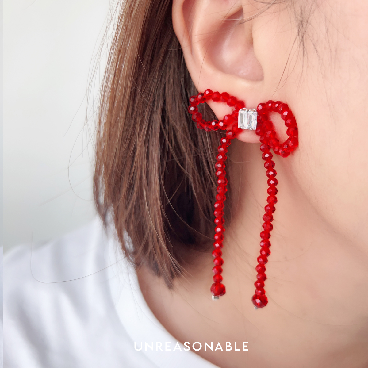 ต่างหูโบว์ สีแดง Red Glass Bead ต่างหูคลิป ต่างหูก้านเงินแท้ UA0925-04 Unreasonable Accessories