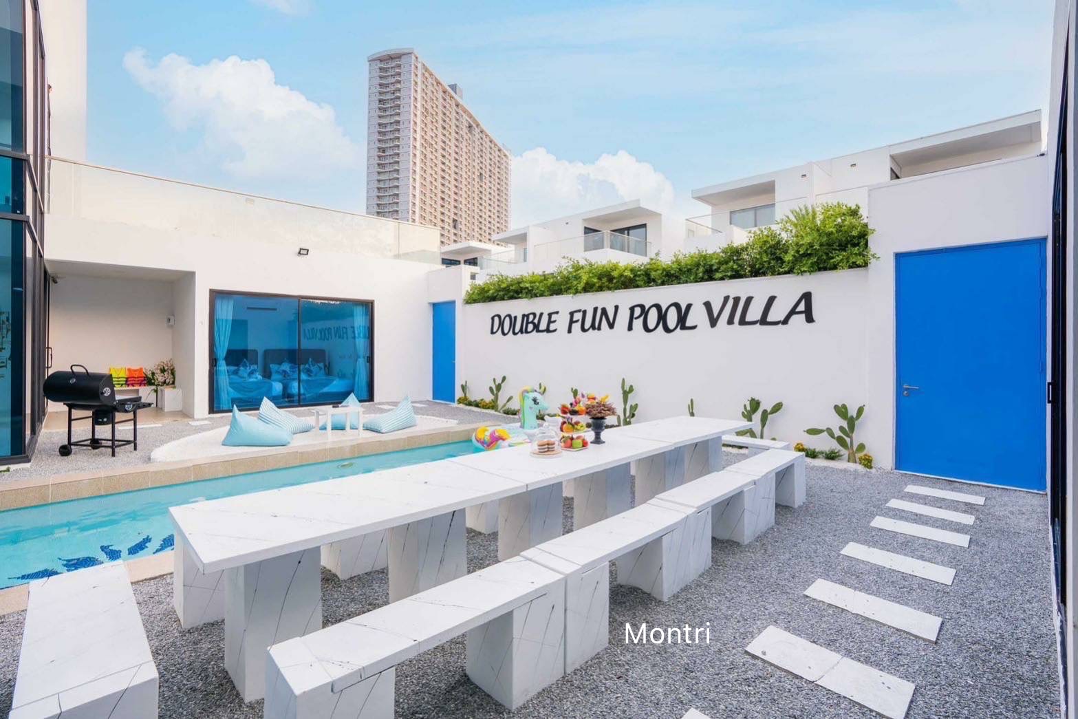 ชุดโต๊ะสนาม โต๊ะสนาม โต๊ะสนามกลางแจ้ง ชุด 20 ที่นั่ง แนว Modern Luxury ขนาดโต๊ะยาว 4.5 เมตร