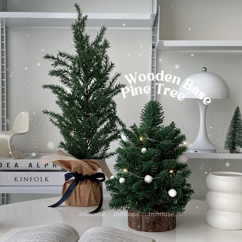 [พร้อมส่ง] ต้นคริสต์มาสพร้อมไฟประดับ (Wooden Base Pine Tree)