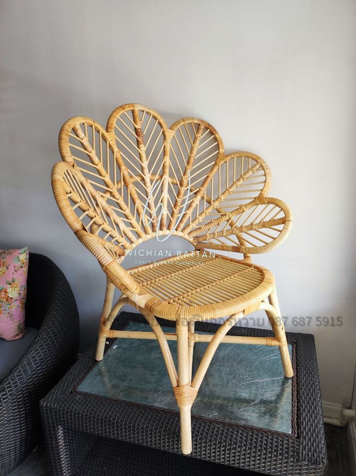 เก้าอี้หวายทรงดอกไม้