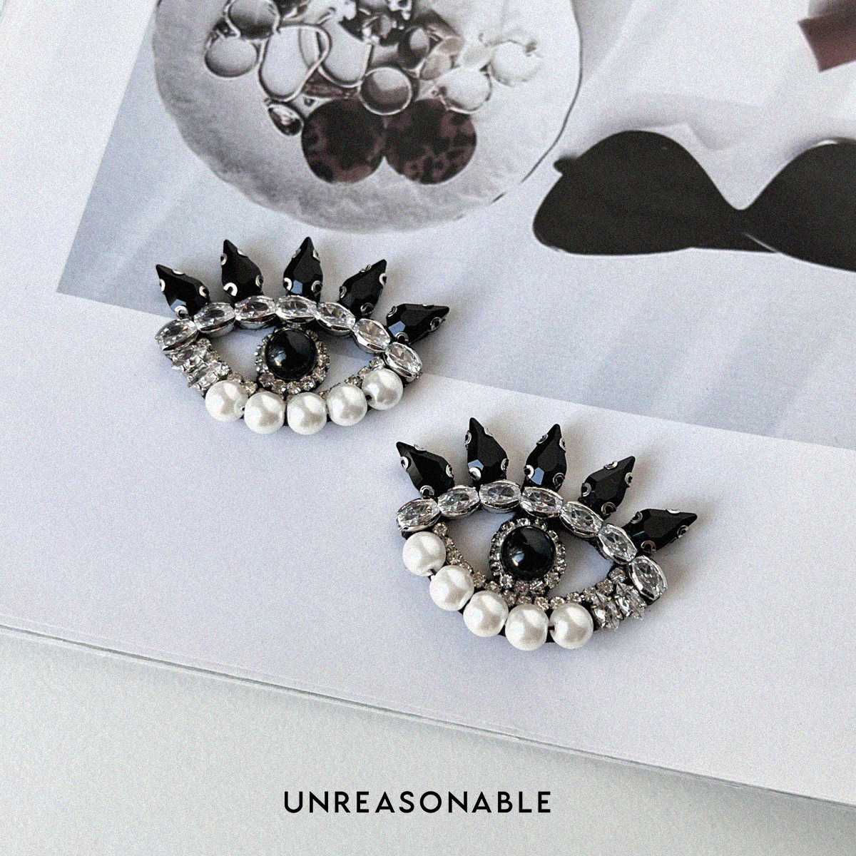 Black Eye Earrings ต่างหูคลิป ต่างหูก้านเงินแท้ UA0978-01 Unreasonable Accessories