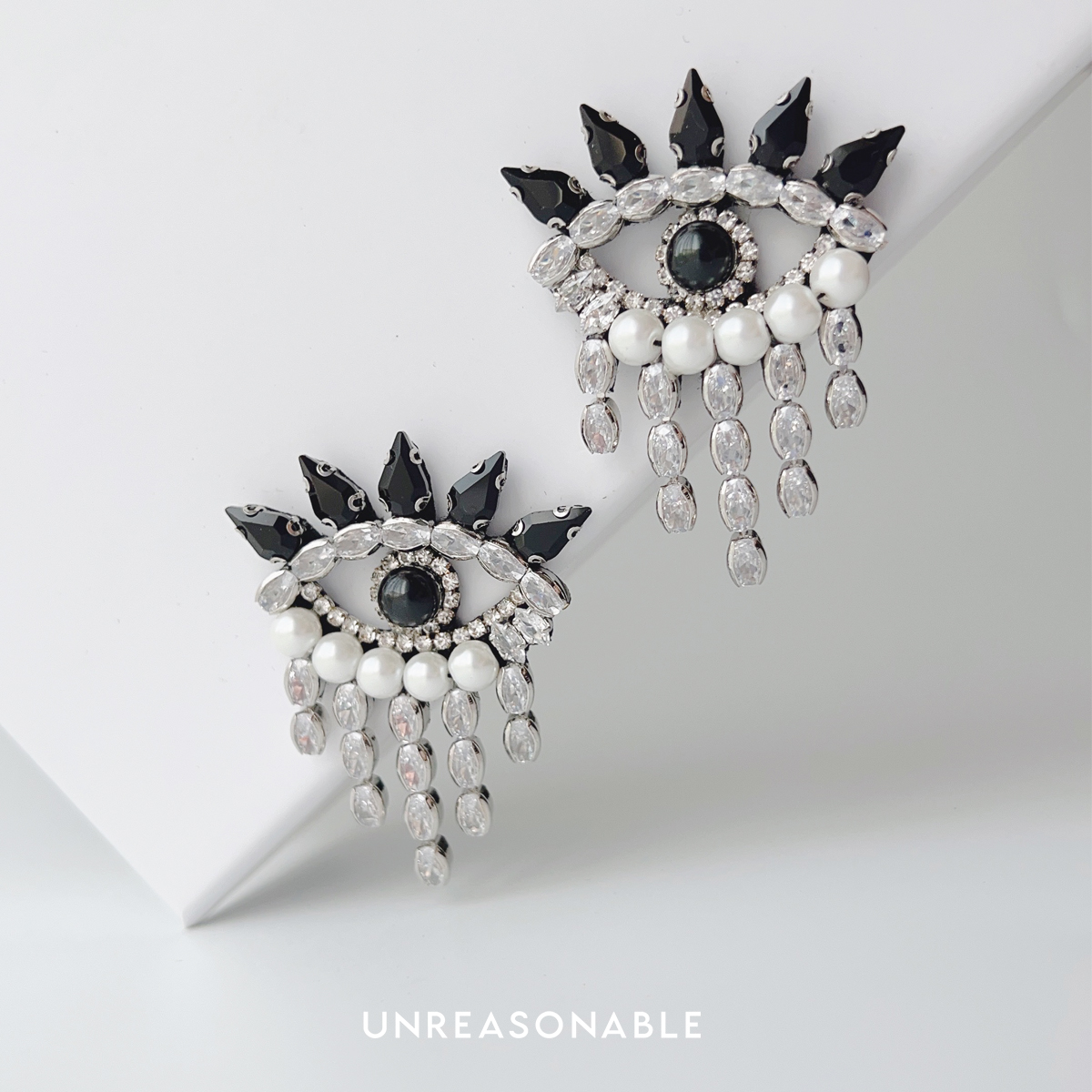 The Eye Earring with Crystal Tear Drop Earrings ต่างหูคลิป ต่างหูก้านเงินแท้ UA0980-01 Unreasonable Accessories