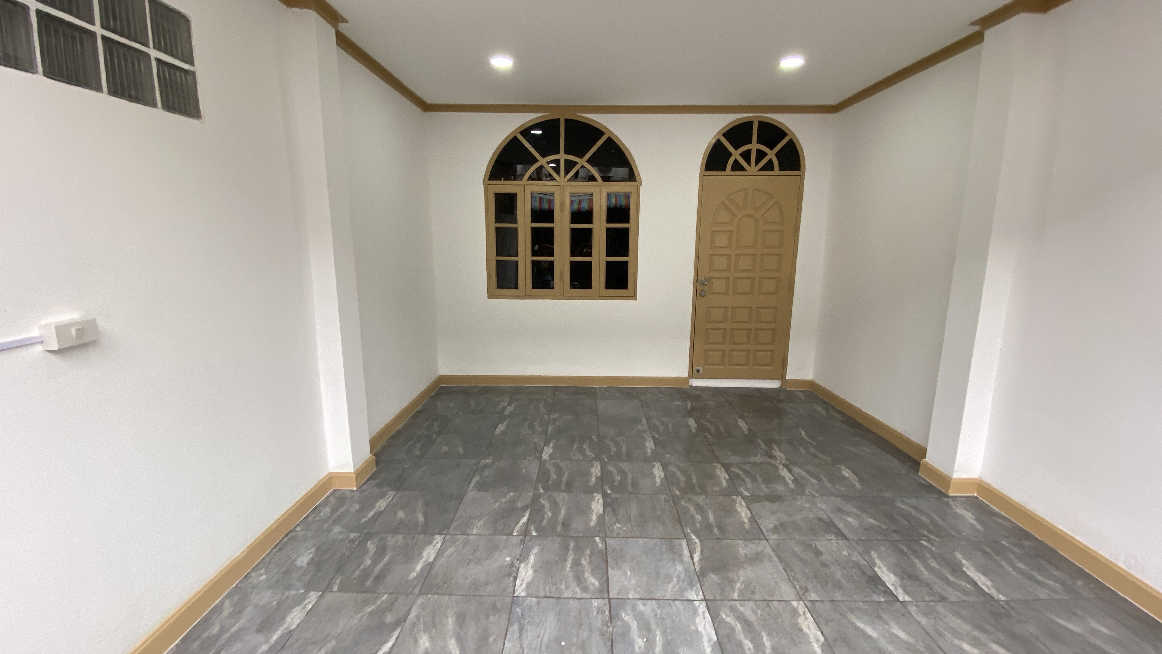 ขายทาวน์เฮ้าส์ 2 ชั้น หมู่บ้านเสนาวิลล่า84 แฮปปี้แลนด์ ใกล้เดอะมอลล์บางกะปิ (N.988)