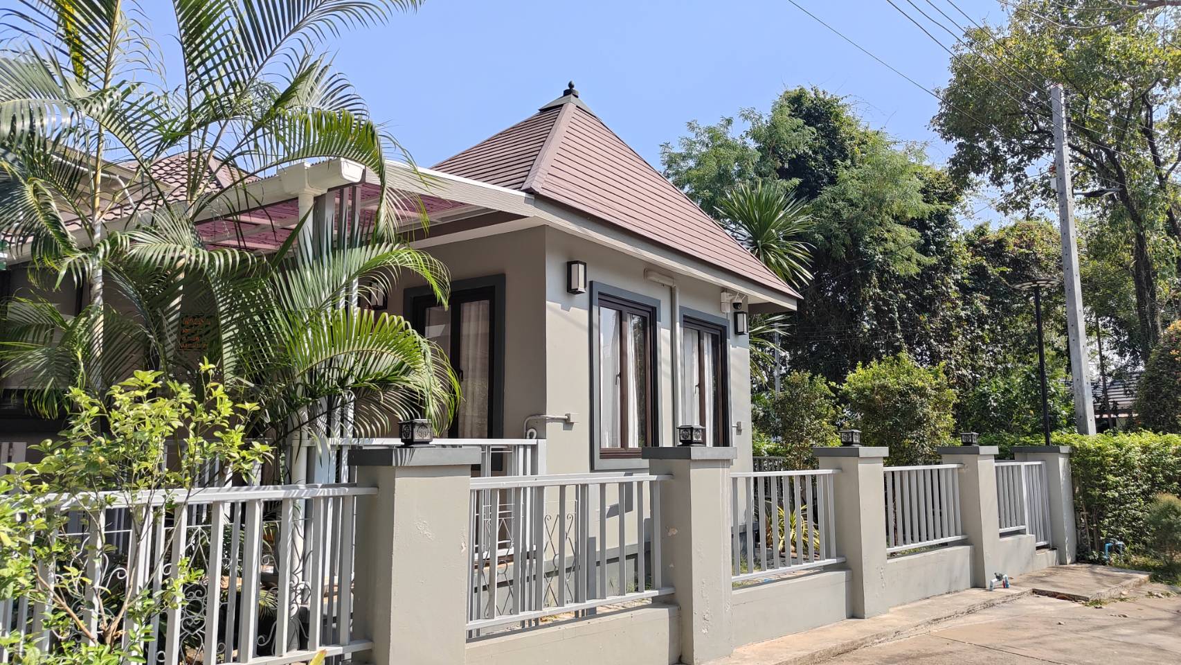 ที่ดินนครนายก บ้านสวย บรรยากาศร่มรื่น วิวเขาใหญ่ สร้างมาประมาณ 2 ปี ณ ต.สาริกา อ.เมือง จ.นครนายก