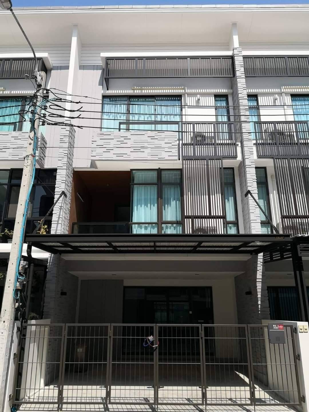 ให้เช่าทาวน์โฮมโฮมออฟฟิศ 3 ชั้นโครงการ Plex (N.1300)