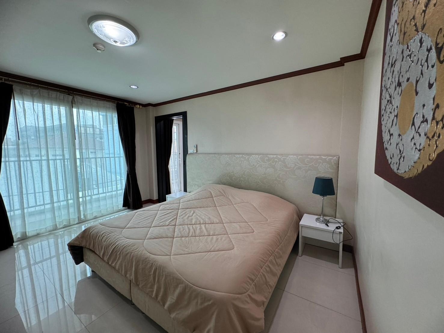 ให้เช่าอาคารพาณิชย์ 5 ชั้น ซอยเอกมัย 12 พร้อมลิฟท์ ใกล้บิ๊กซี เอกมัย (N.1396)