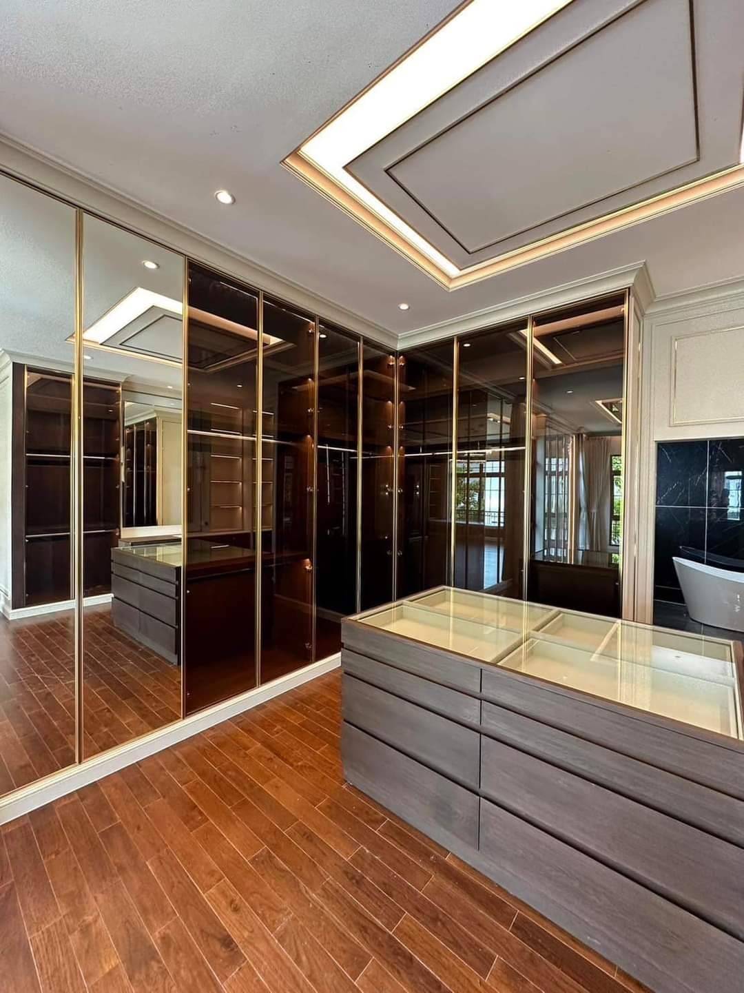 ขายคฤหาสน์หรูThe Palazzo ปิ่นเกล้าพื้นที่เยอะหรูหรามาก (N.1243)