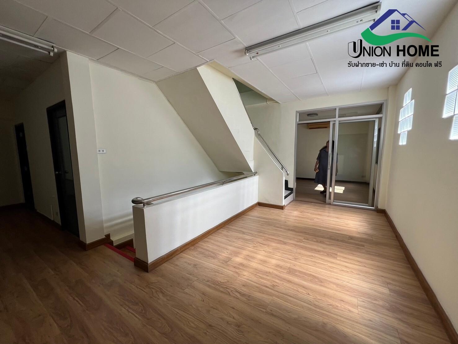 ขายอาคารพาณิชย์ 2 คูหา 3.5ชั้น-ดาดฟ้า หมู่บ้านเสรี ซอยอ่อนนุช70/1 (N.1389)