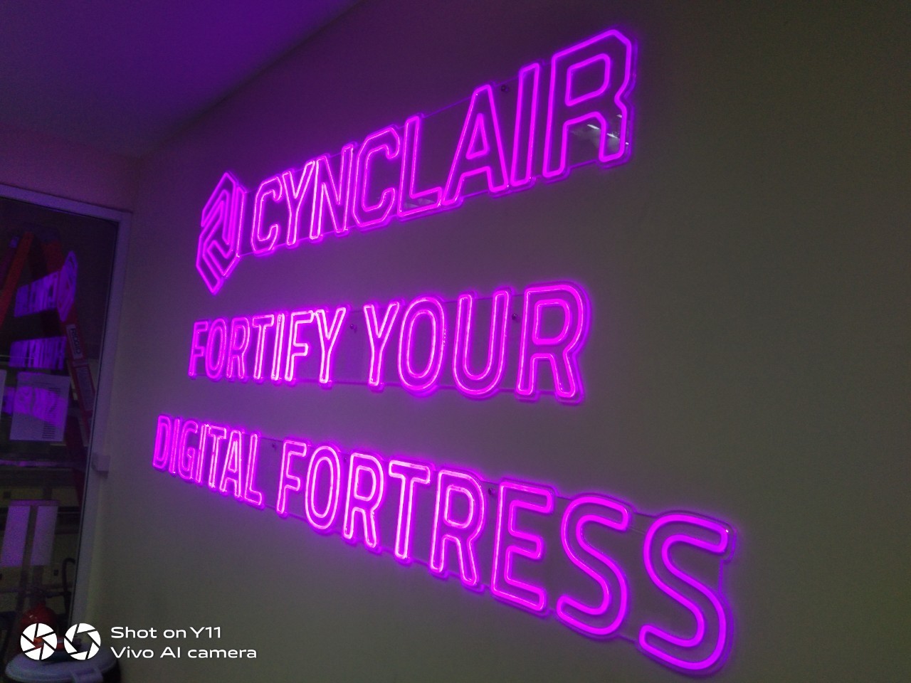 ป้ายไฟดัด LED '' CYNCLAIR ''