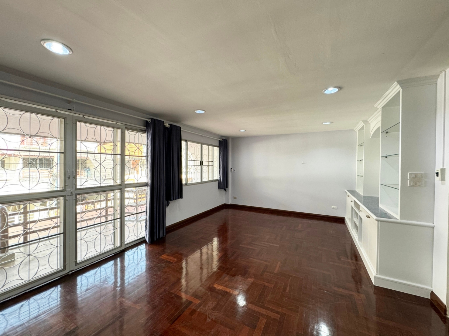 ให้เช่าทาวน์เฮ้าส์ 4 ชั้น หมู่บ้านวราธรวิลล์ พัฒนาการ 44 พร้อมเข้าอยู่ 9 ธ.ค. 68 (N.1394)