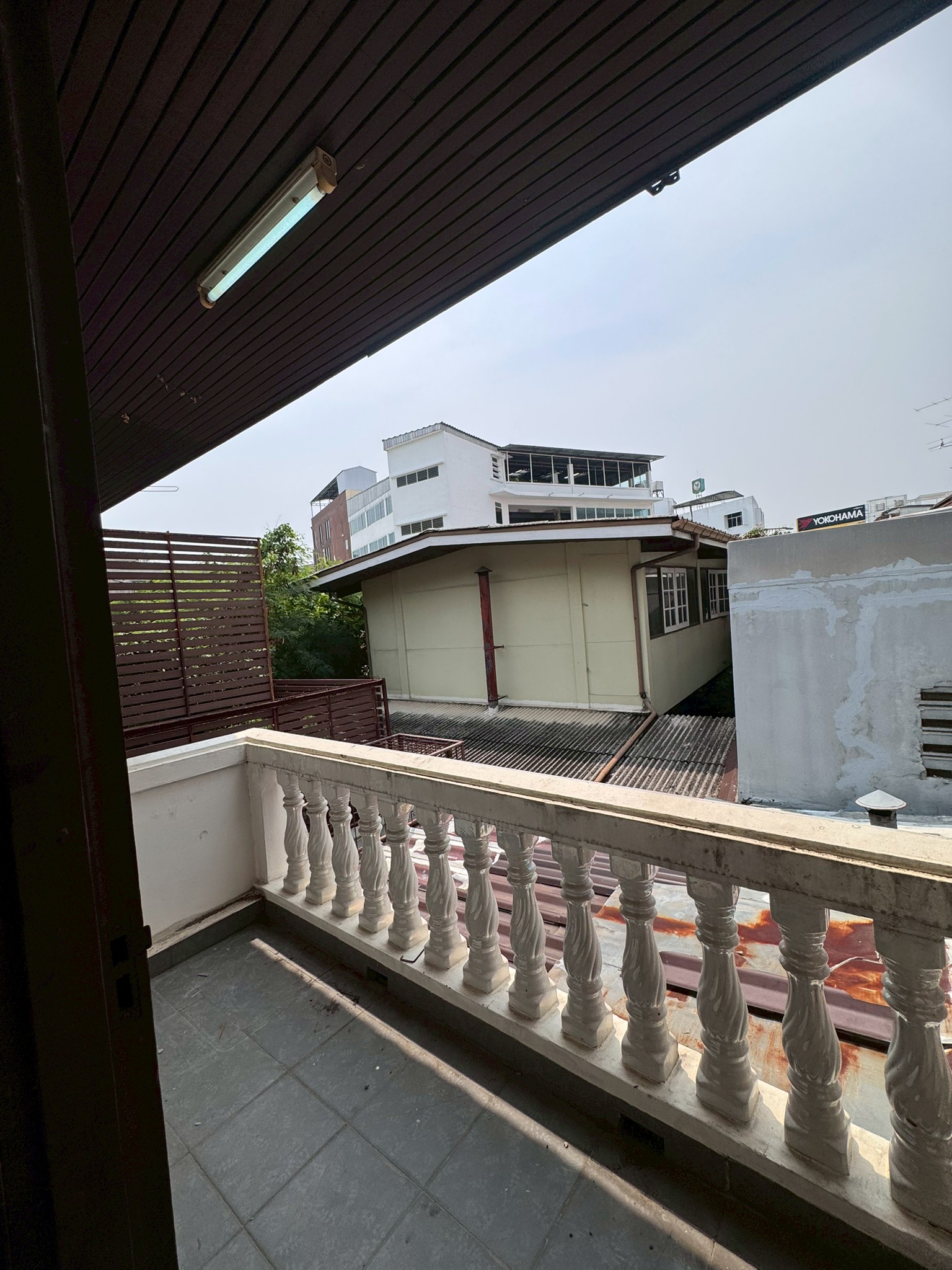 ขายทาวน์เฮ้าส์ ติดรถไฟฟ้า ลาดพร้าว71 ต่อเติมเต็ม ** เพียง 6.5 ล้านบาท ** (N.1636)